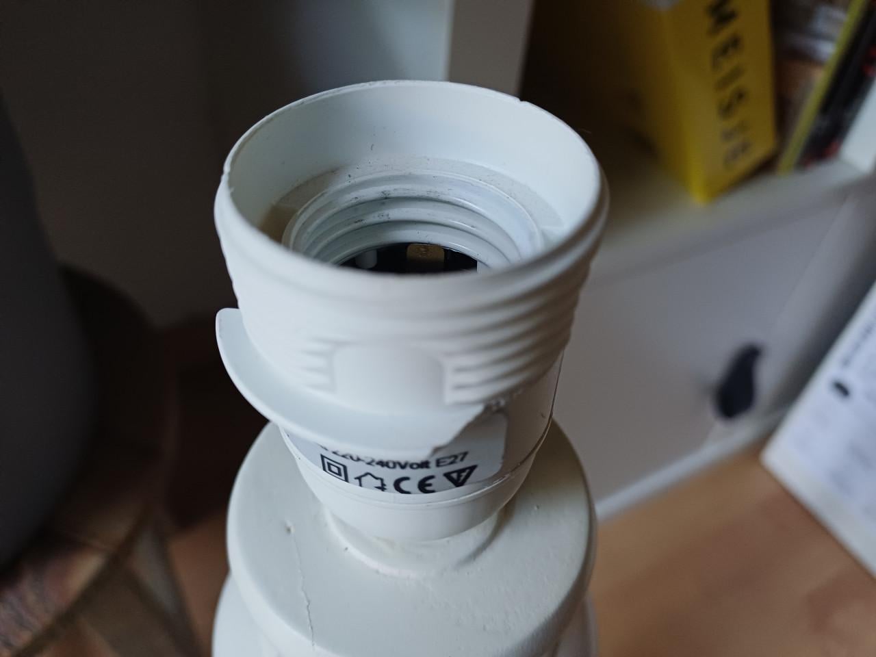 Supermooie hoge, landelijke TAFELLAMP met RIETEN kap!