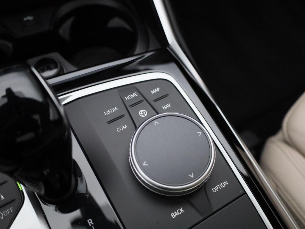 BMW 3-serie touring 318i sport line | automaat | apple carplay / android au