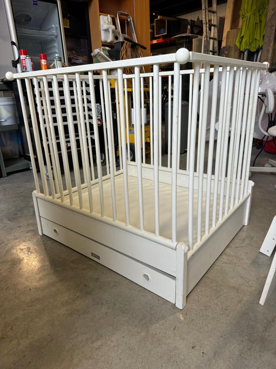 Babykamer compleet, commode, ledikant & box