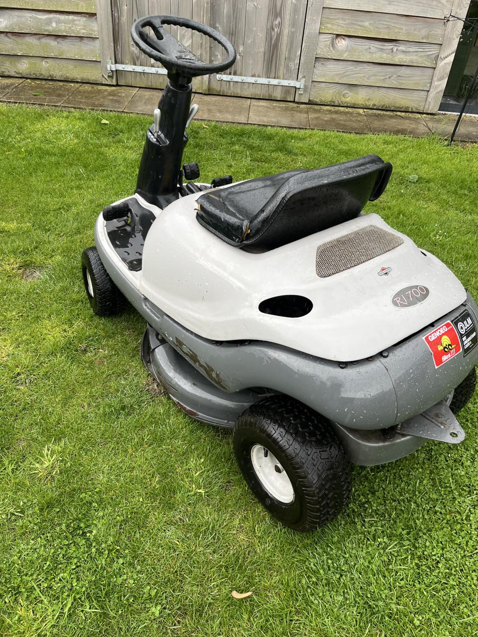 Zitmaaier White R1700 met Grasopvangbak