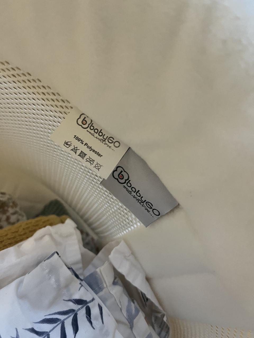 Co-sleeper/ wieg BabyGo Amila + 2 sets beddengoed