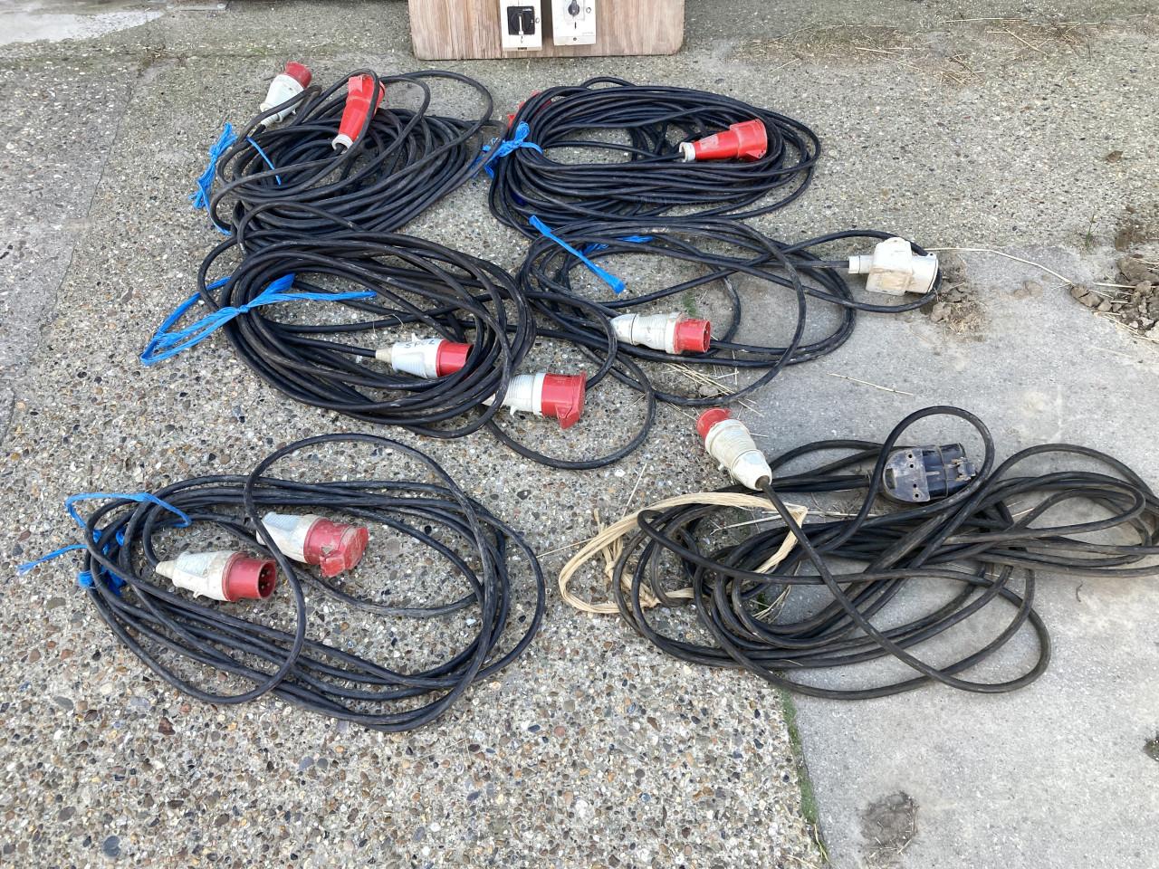 Te koop diverse verlengsnoeren en schakelbord