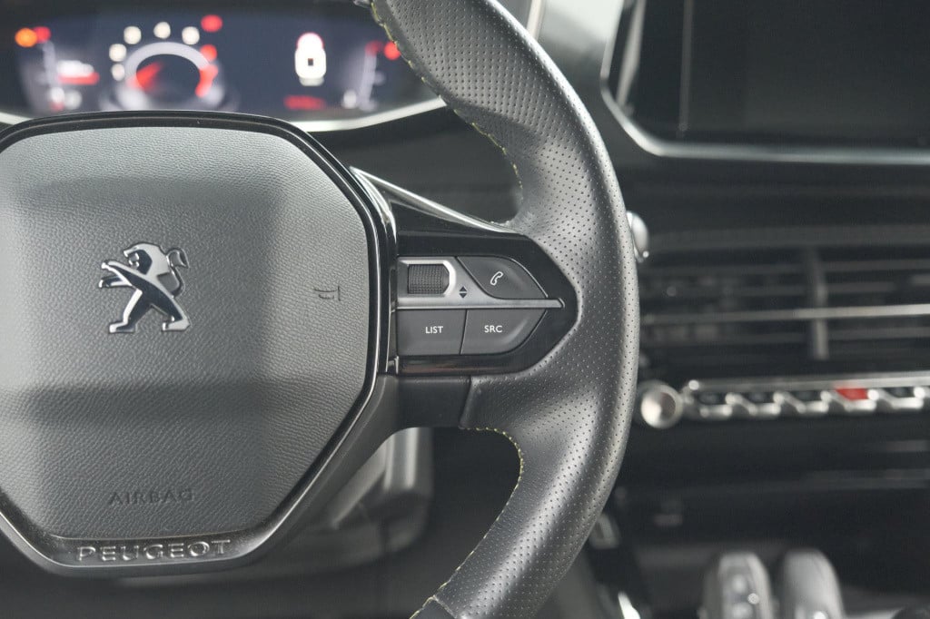 Peugeot 2008 puretech 130 gt-line | trekhaak | camera | apple carplay | par