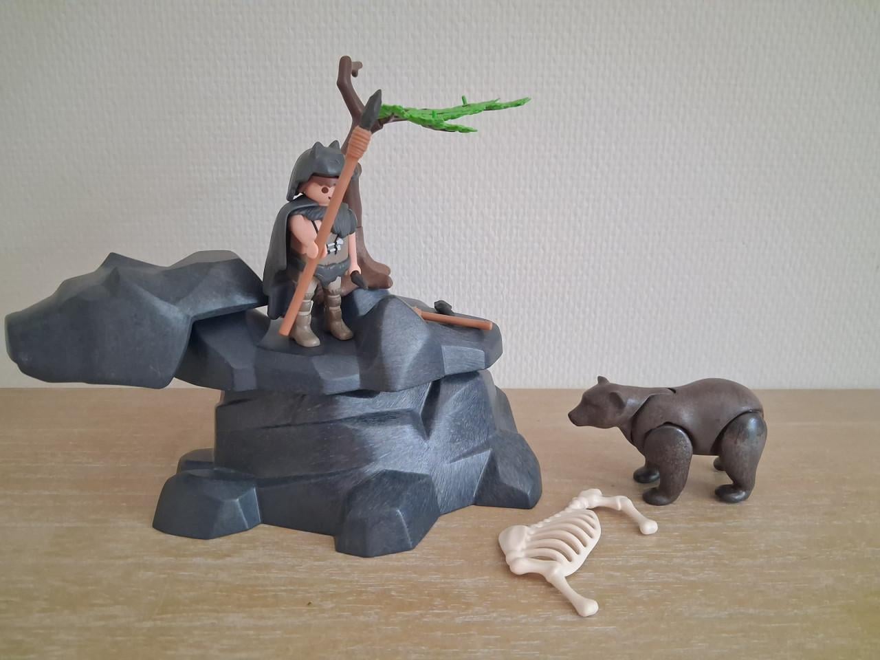 Playmobil grotbewoner met beer en bot bij grot set 5103
