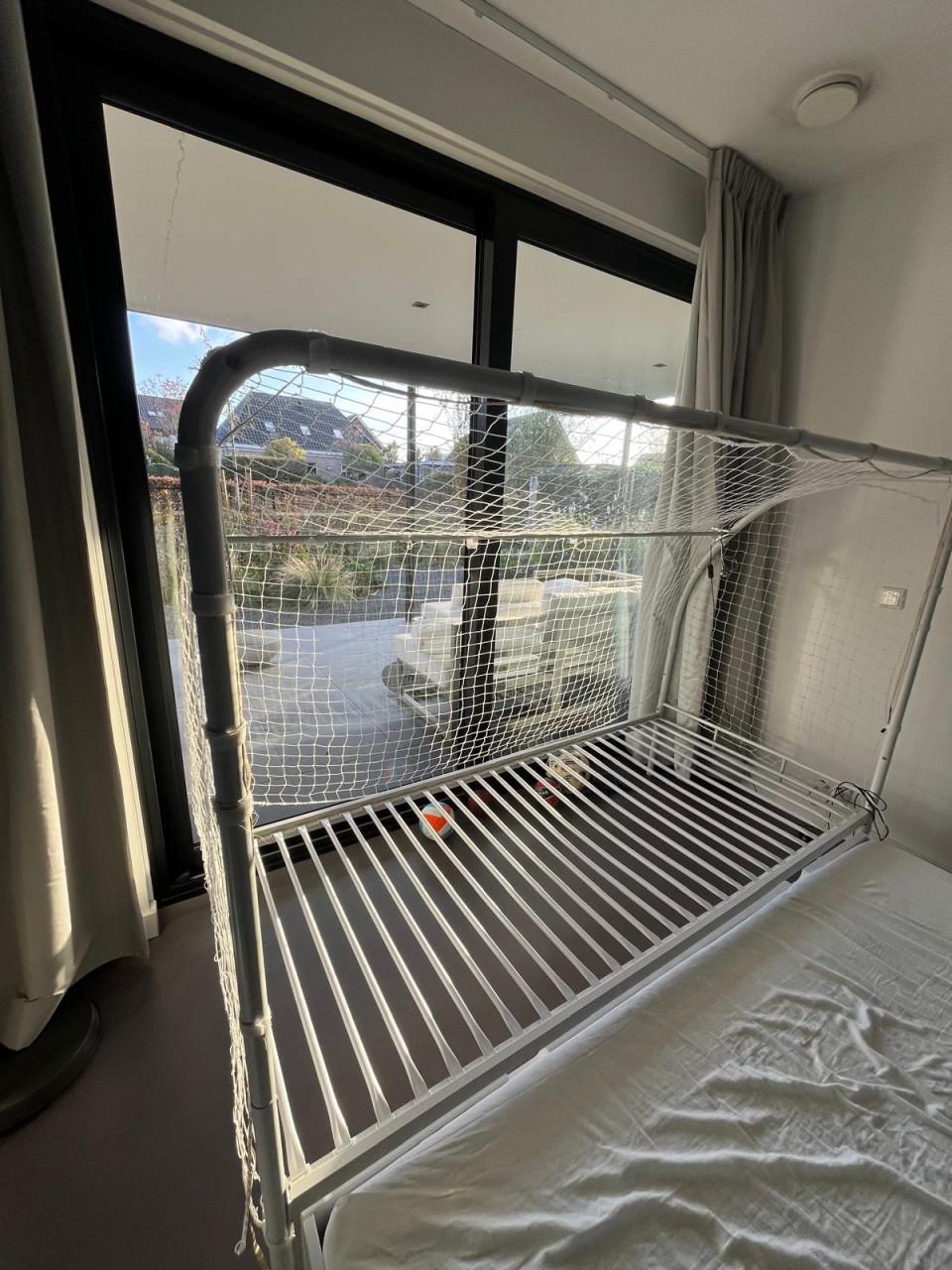Voetbaldoel bed