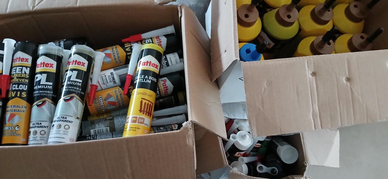 Pattex lijmen en kitten