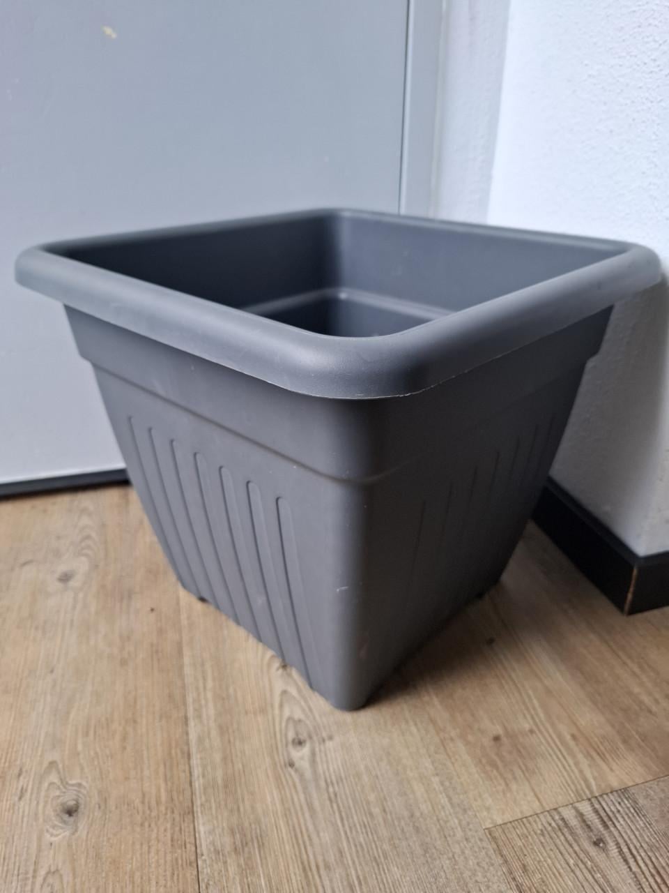 Grote kunststof buitenpot