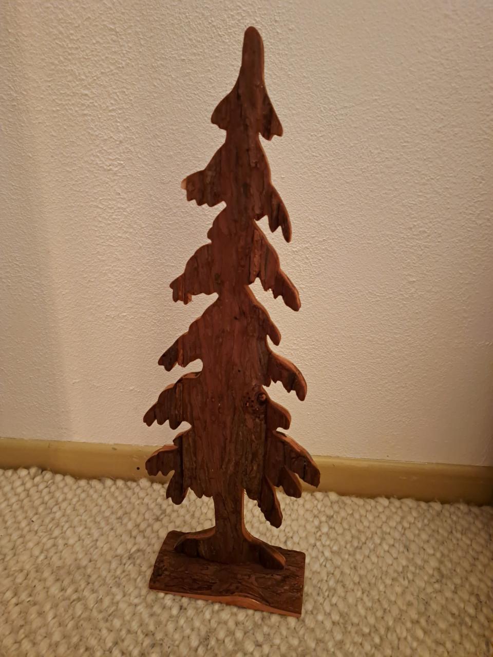 2 houten kerstbomen