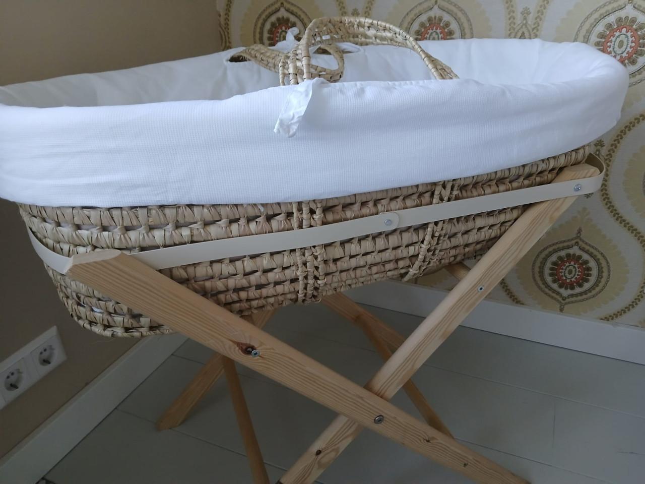 Mozesmandje met standaard wieg