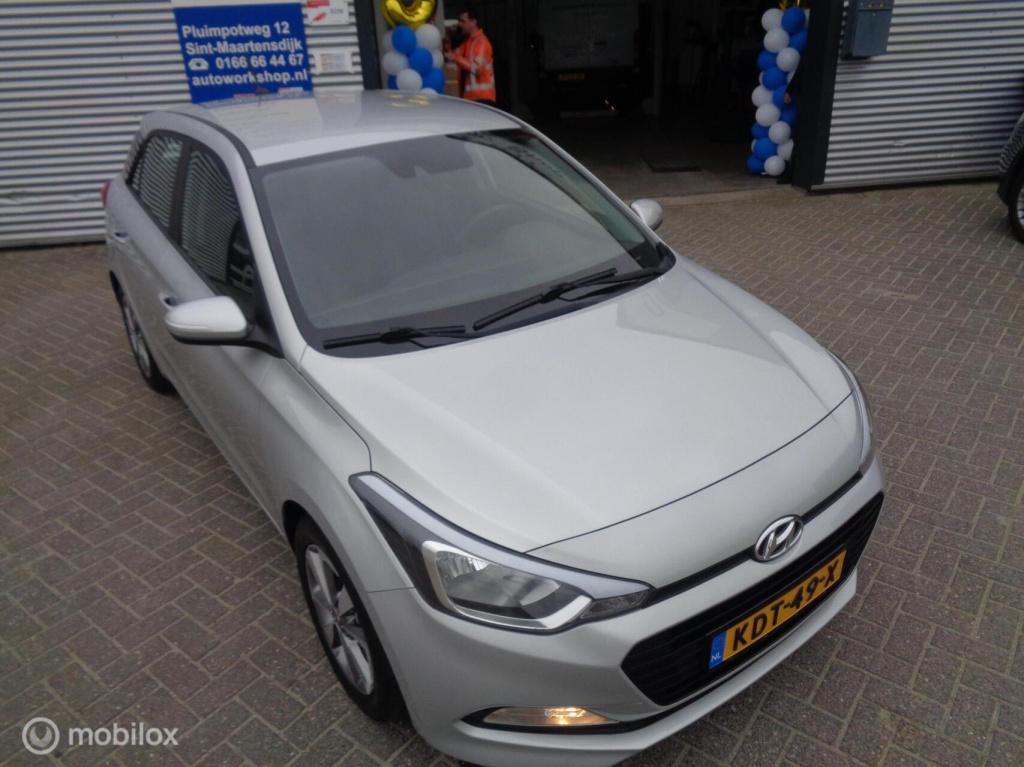 Hyundai I 20 1.0 t-gdi comfort/airco/camera/pdc/1st eig/lm velgen/slechts 8
