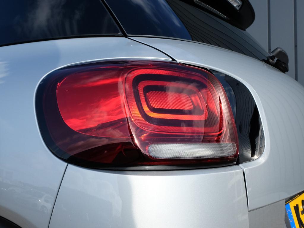 Citroen C3 Aircross 1.2 puretech 110pk shine | navigatie| parkeer sensoren 