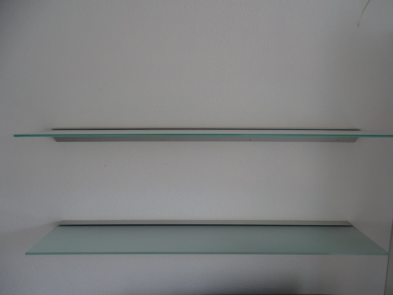 2 zwevende design glazen wandpanelen, merk: team by Wellis