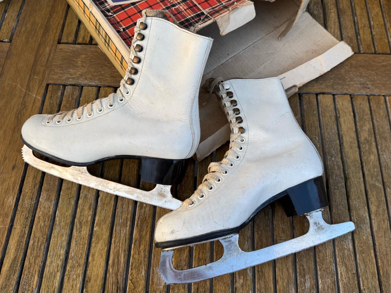 Kunstschaatsen wit maat 37