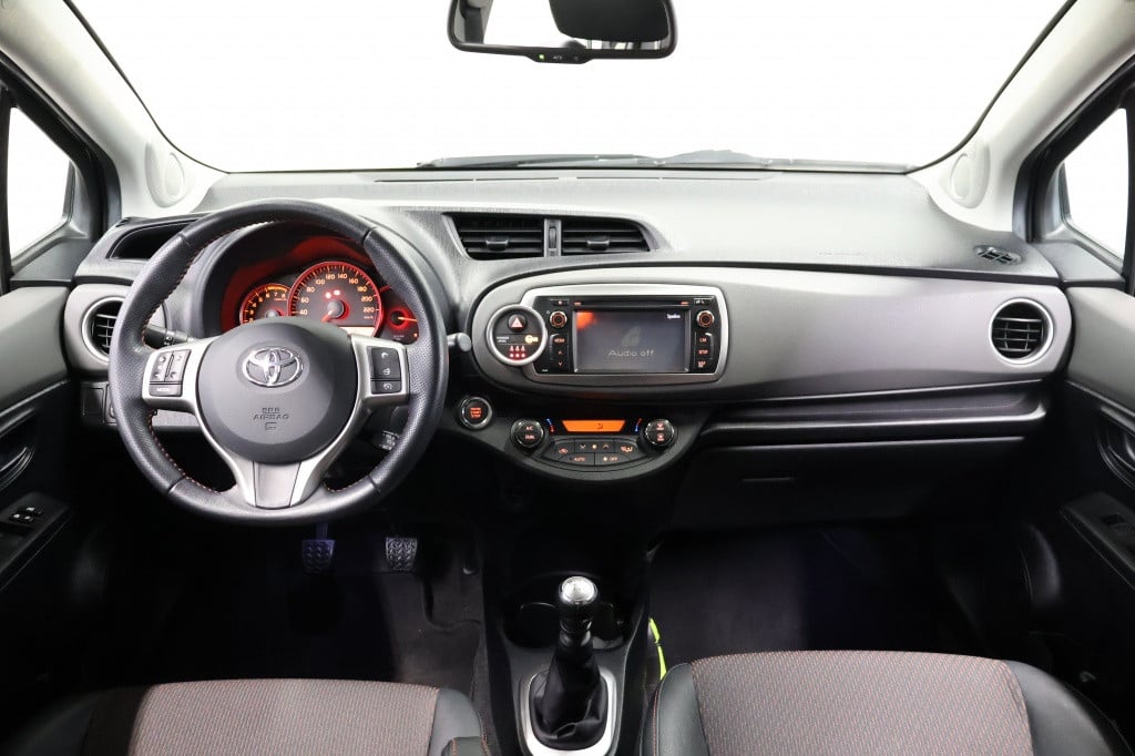 Toyota Yaris 1.3 vvt-i dynamic