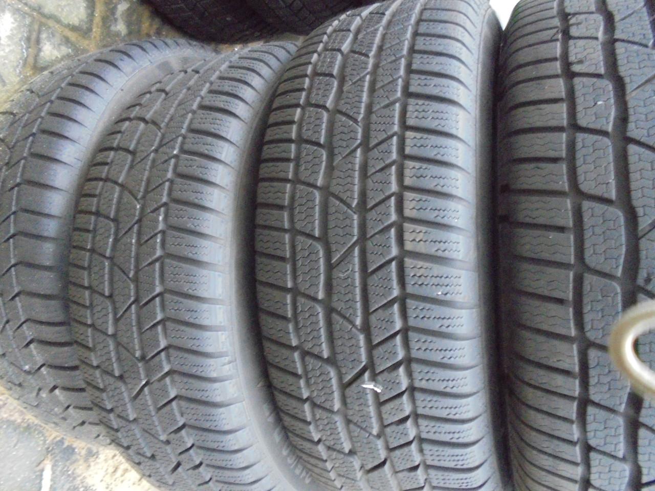 Winterbanden set Continental 215/60R17op stalen velg komen van Mercedes GLA