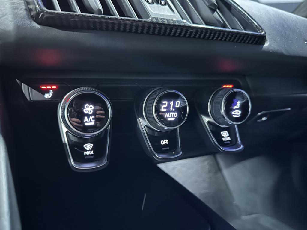 Audi R8 5.2 performance quattro 620pk *btw*b&o*keramisch*bucket seats*carbo