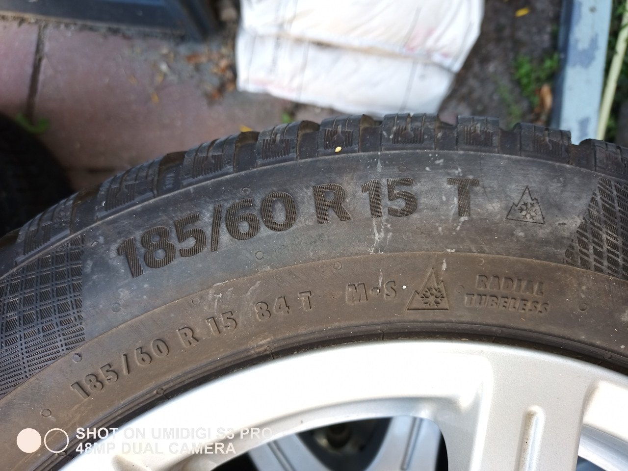 Autobanden met velg