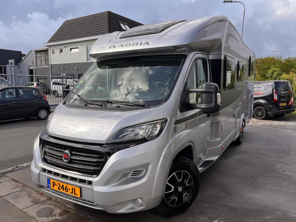 Adria Onbekend matrix m 670 sc edition50 / 5 persoons