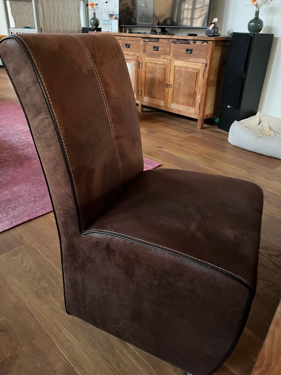 Eettafel met 6 stoelen