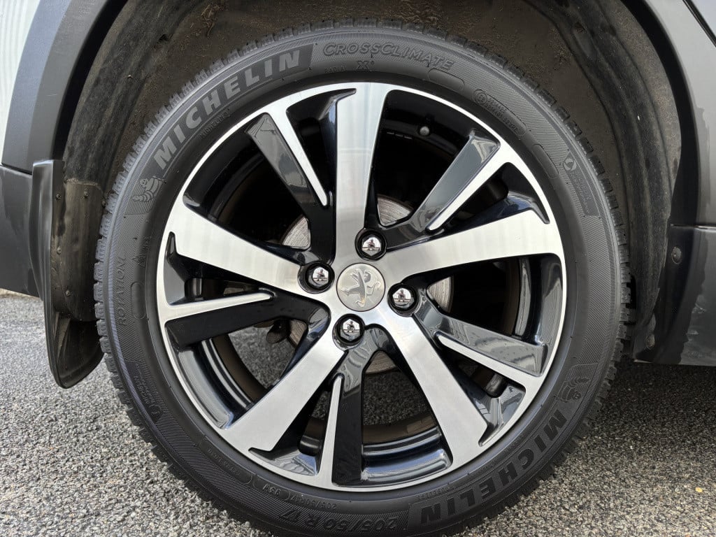 Peugeot 2008 allure 1.2-111pk/panoramadak/trekhaak
