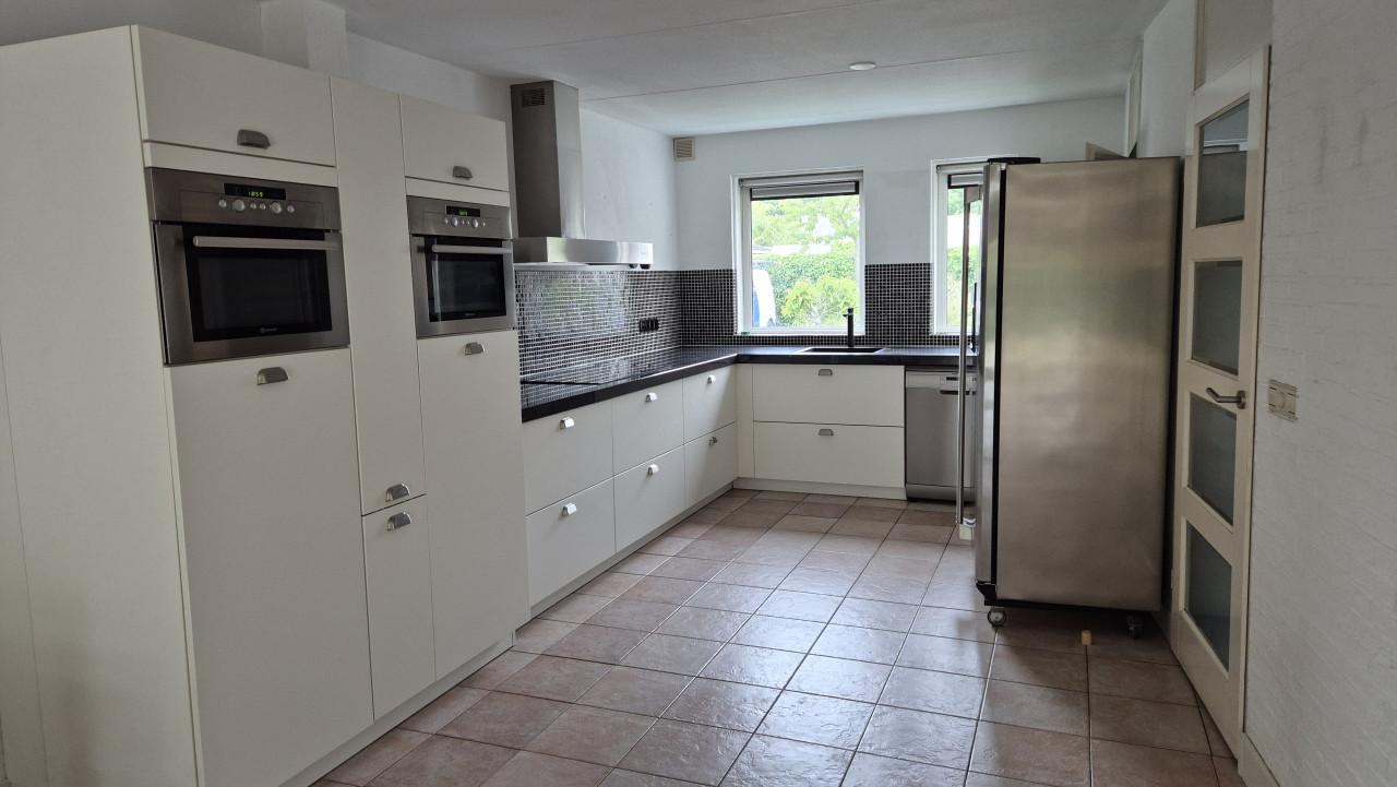 Ruimte en nette VT wonen keuken