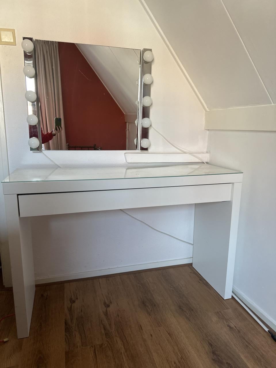 Toilettafel / make-up tafel incl spiegel en lampen