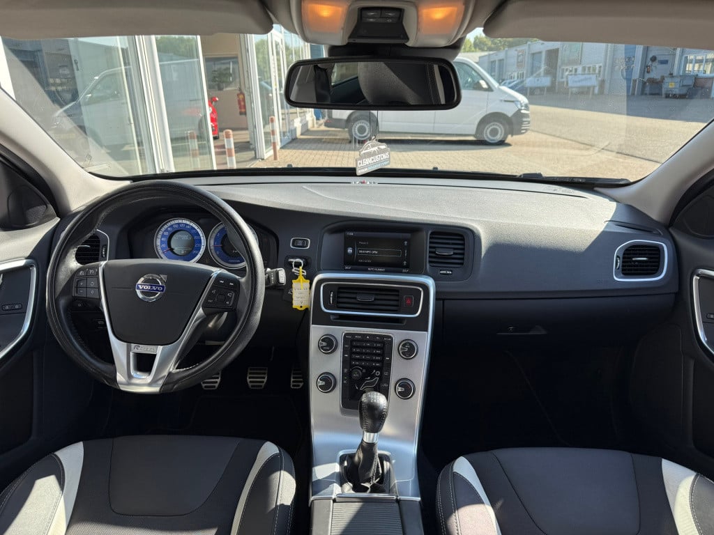 Volvo V60 1.6 t3 r-design