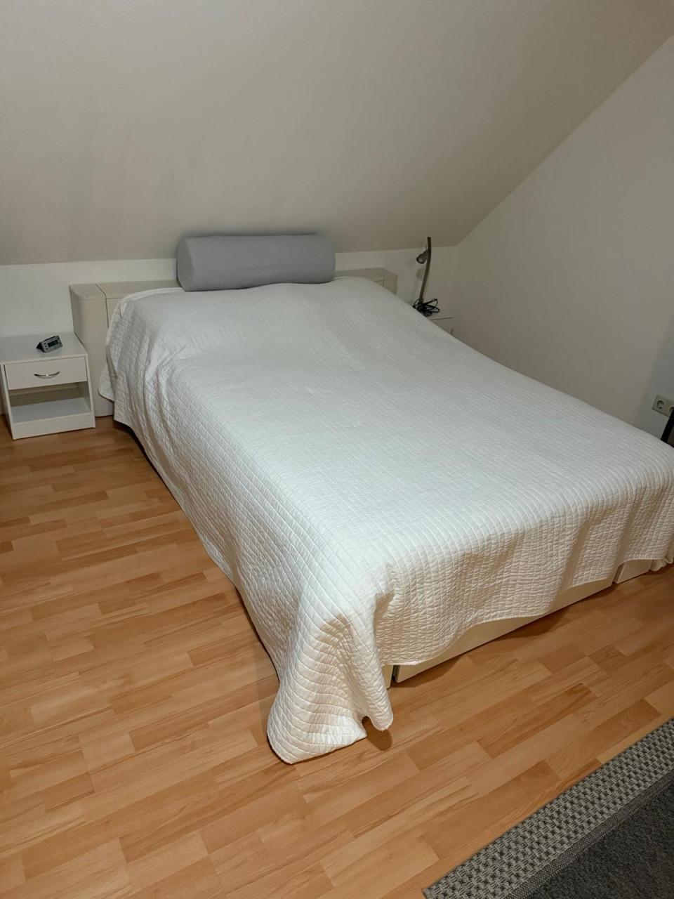 Bed 140X200 compleet met matras en beddengoed