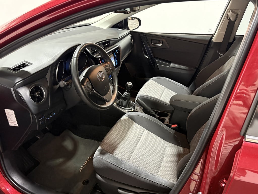 Toyota Auris 1.2t volcano edition