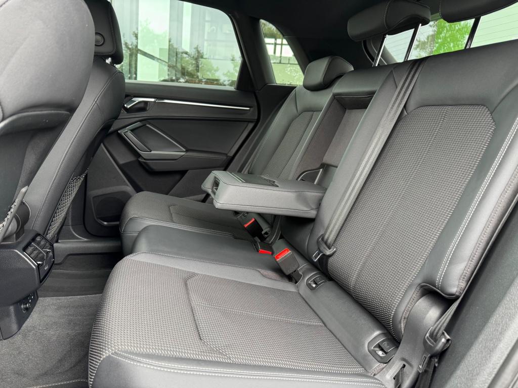 Audi Q3 35 tfsi 3x s-line * keyless * matrix led * carplay