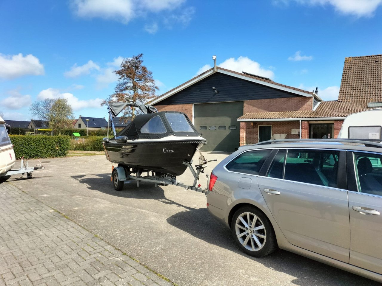 Prachtige sloep klaar voor het seizoen,