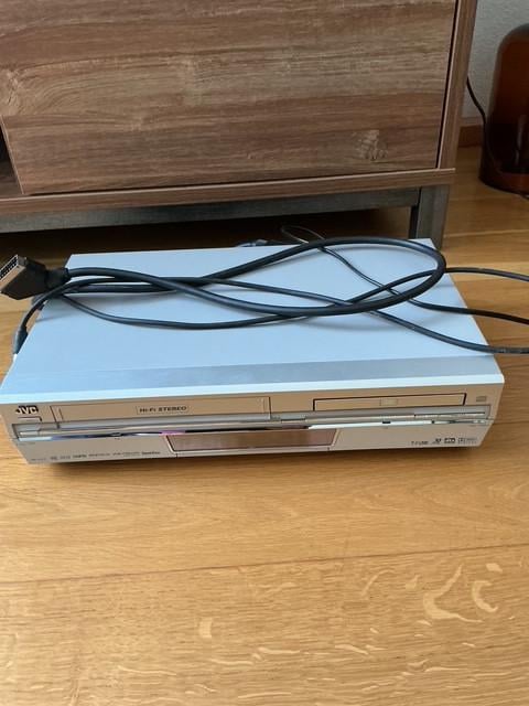 Sony Bravia + JVC video/cd speler + videobanden