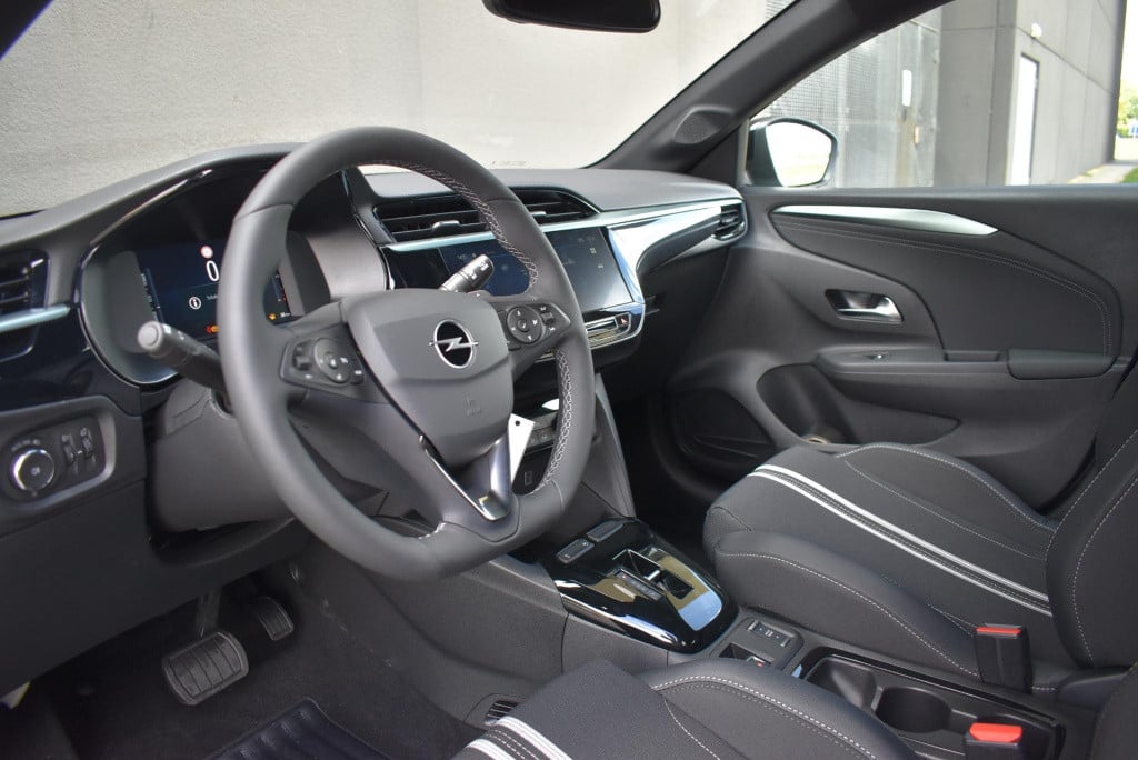 Opel Corsa 1.2 turbo hybrid yes 110pk automaat | winterpack | lmv | apple c