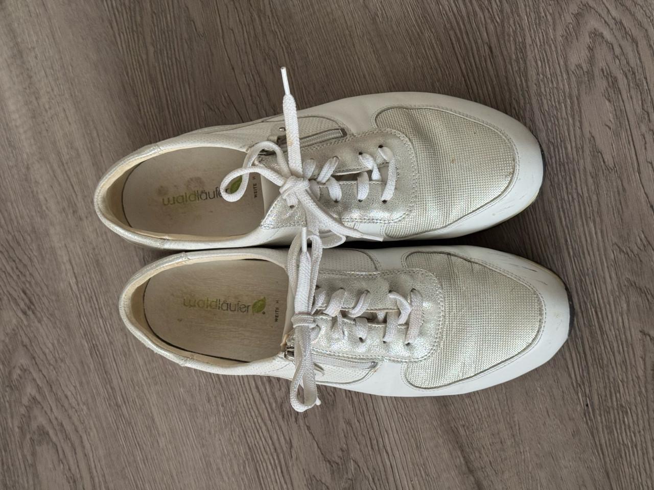 Comfortabele, witte Waldlaufer damesschoenen, Maat 43 h