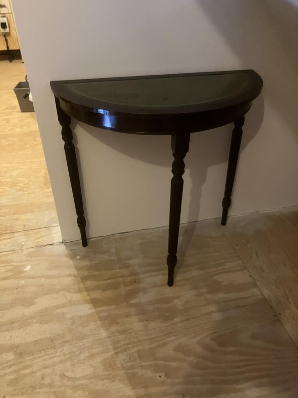 Halve maan wandtafel