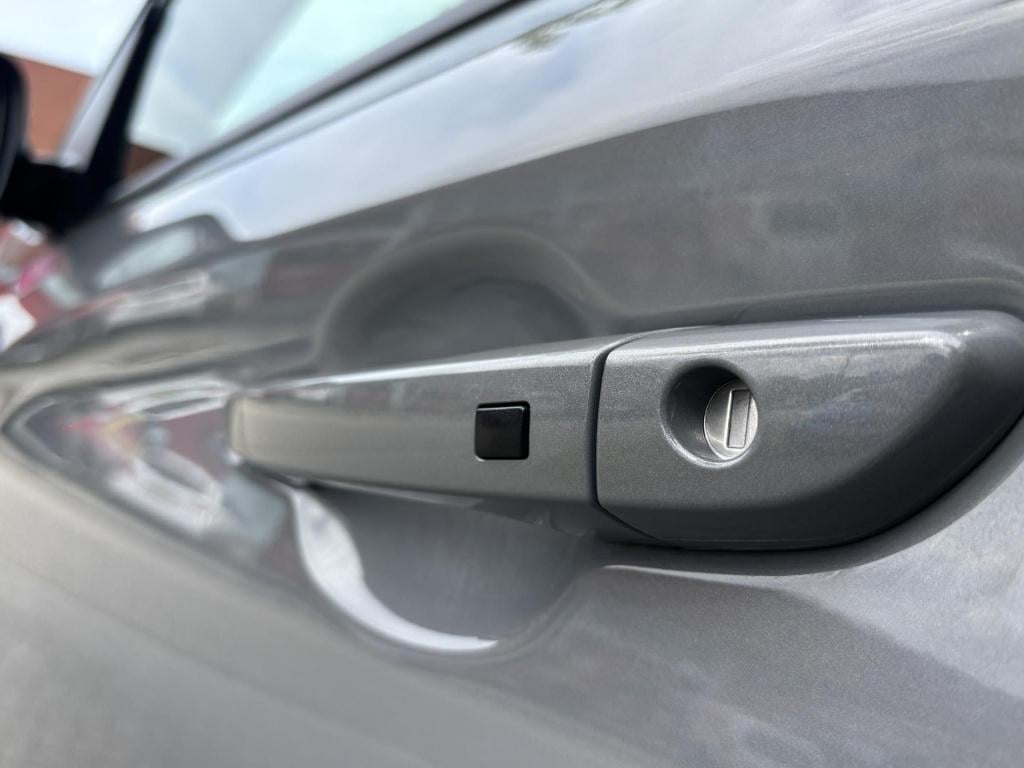 Hyundai Kona ev premium 64 kwh soh 95%