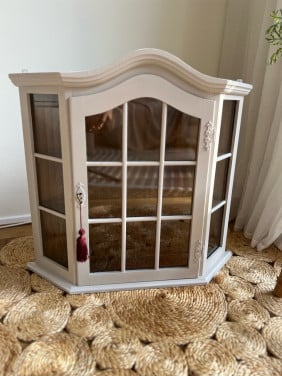 Gerestyled vintage wand vitrinekastje