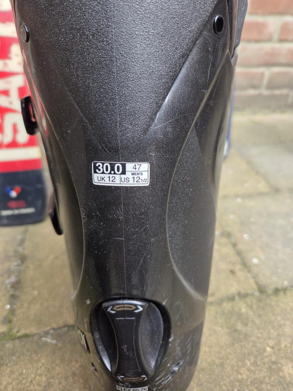 2 paar ski's en 1 paar skischoenen