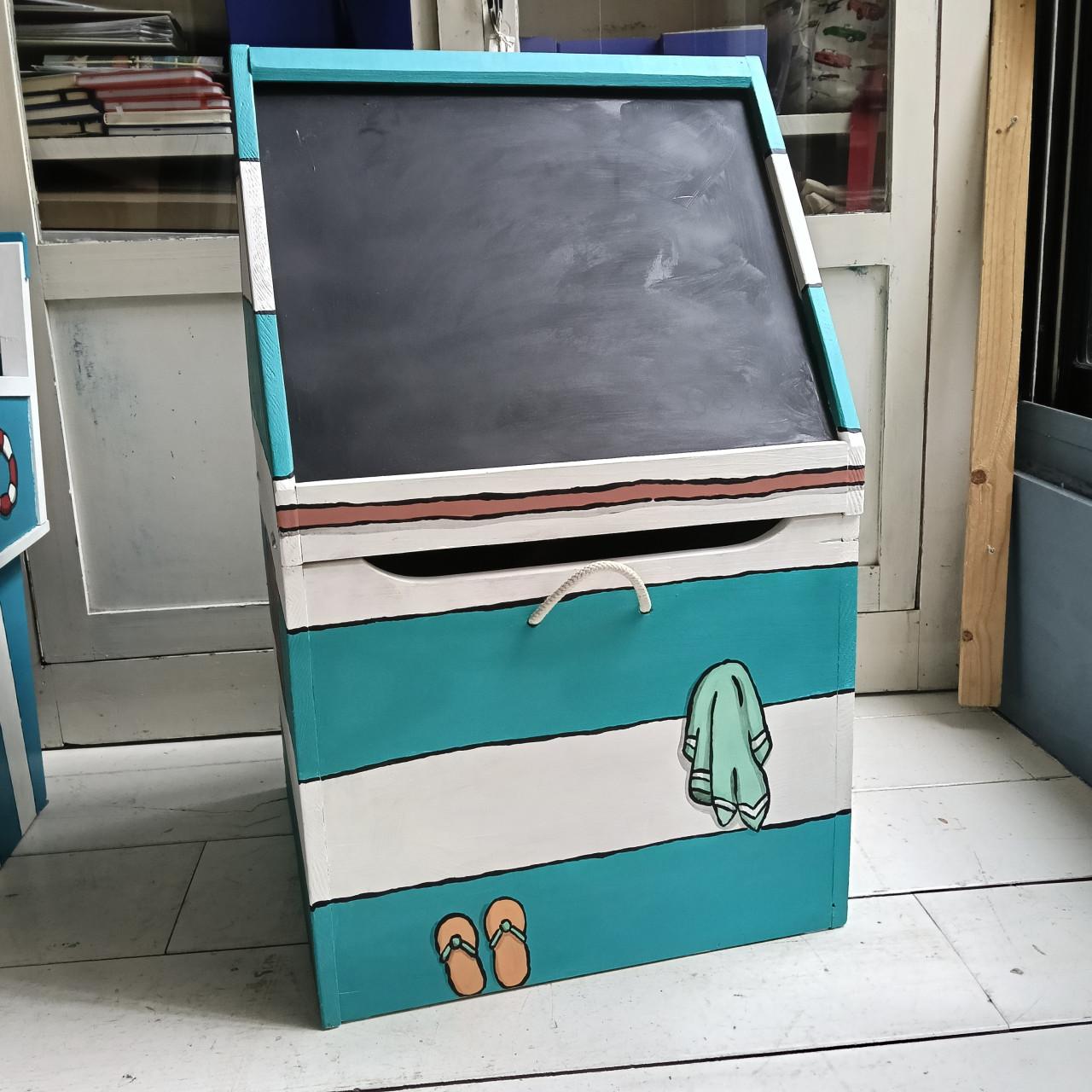 Kinderbankje en/of Speelgoedkist