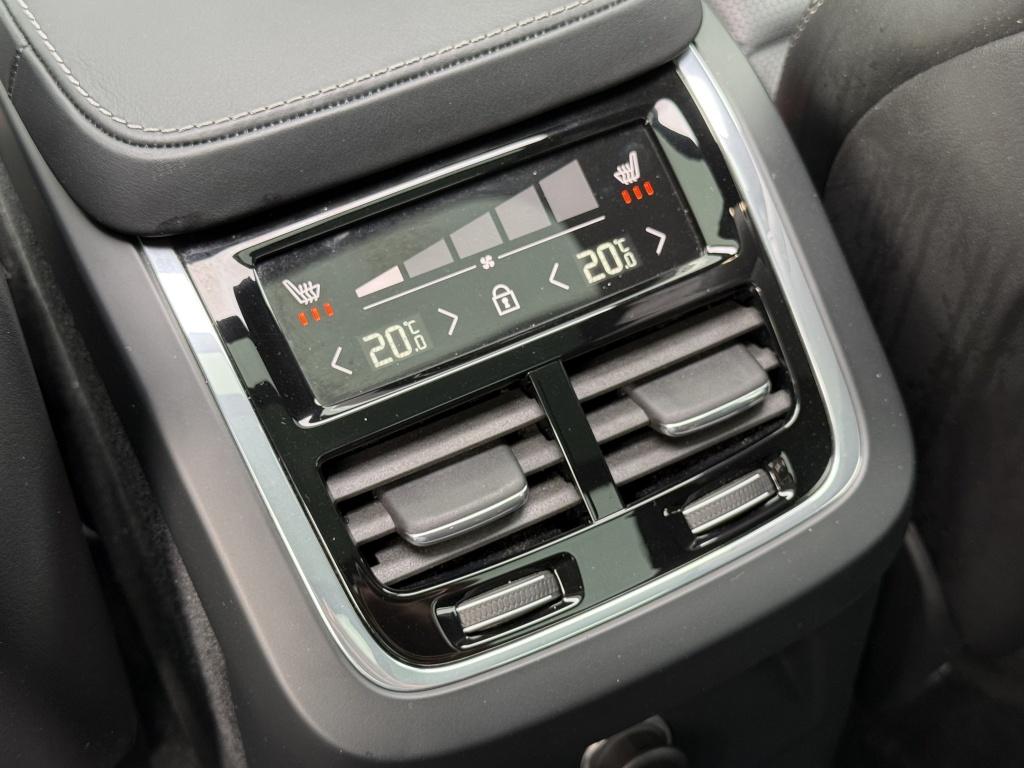Volvo XC90 t8 405pk recharge r-design| full options!! luchtvering | b&w| 22