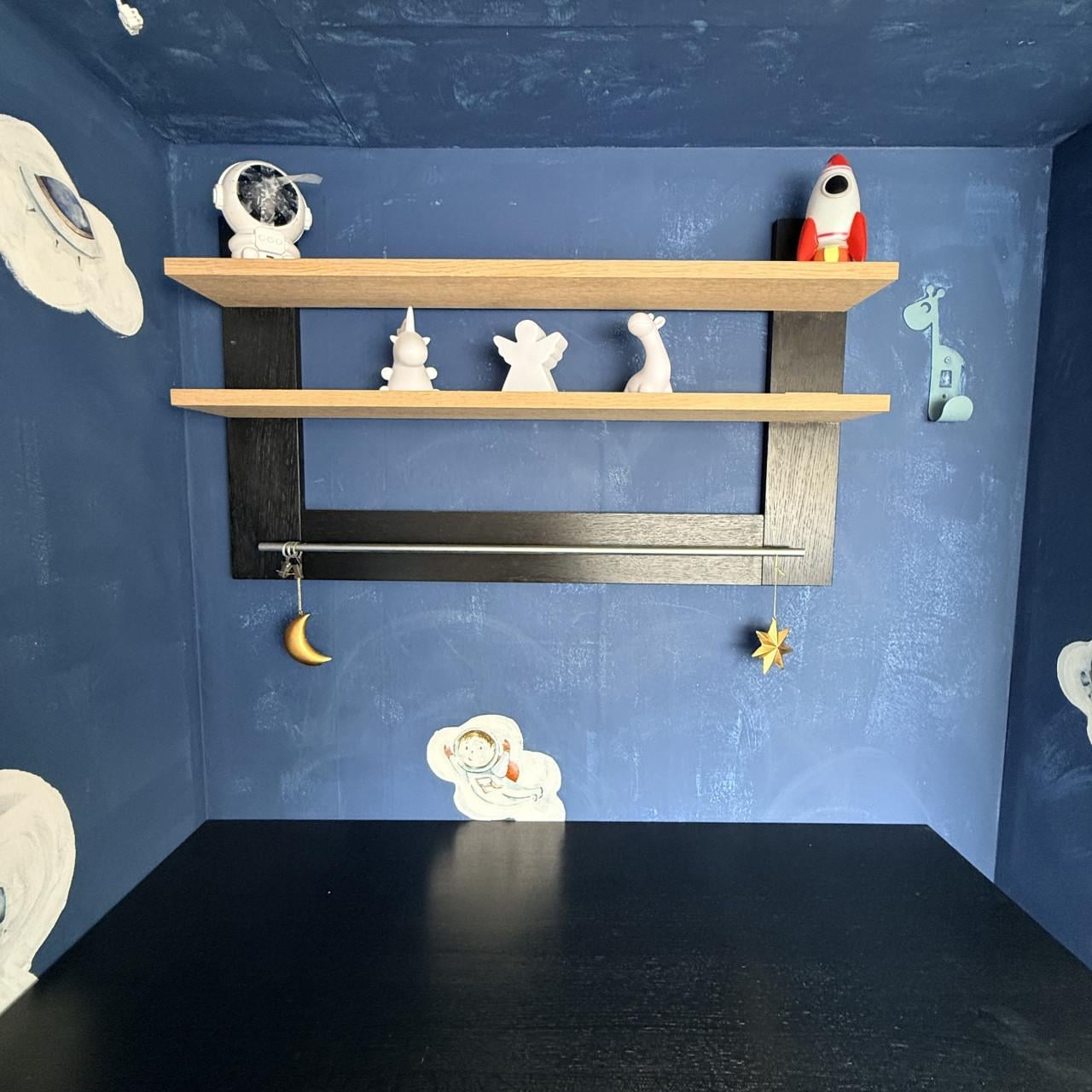 Ledikant + commode + wandrekje