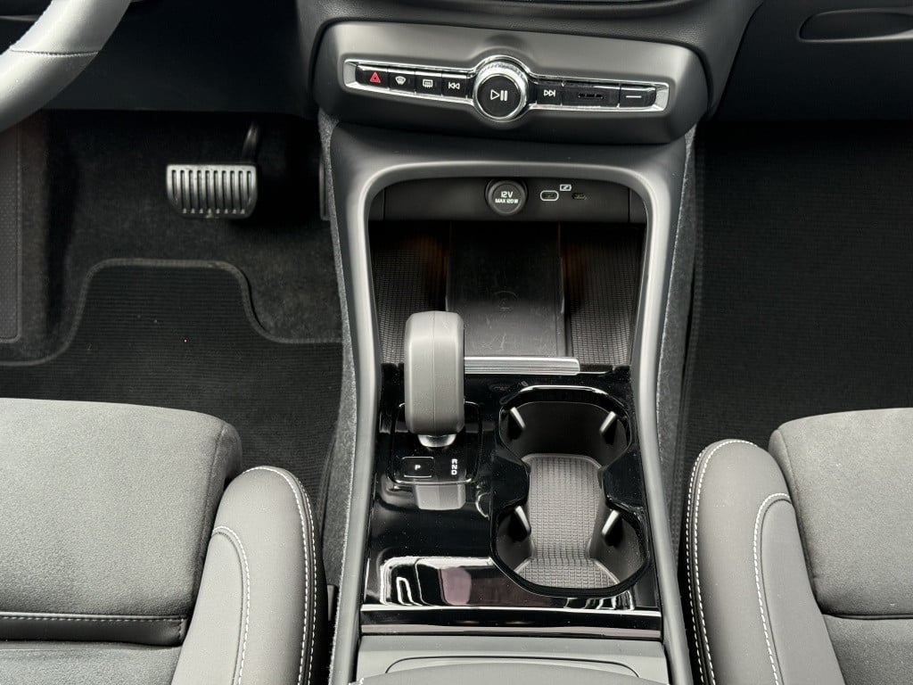 Volvo C40 extended plus 82 kwh | trekhaak| pano| achteruitrijcamera| stoel