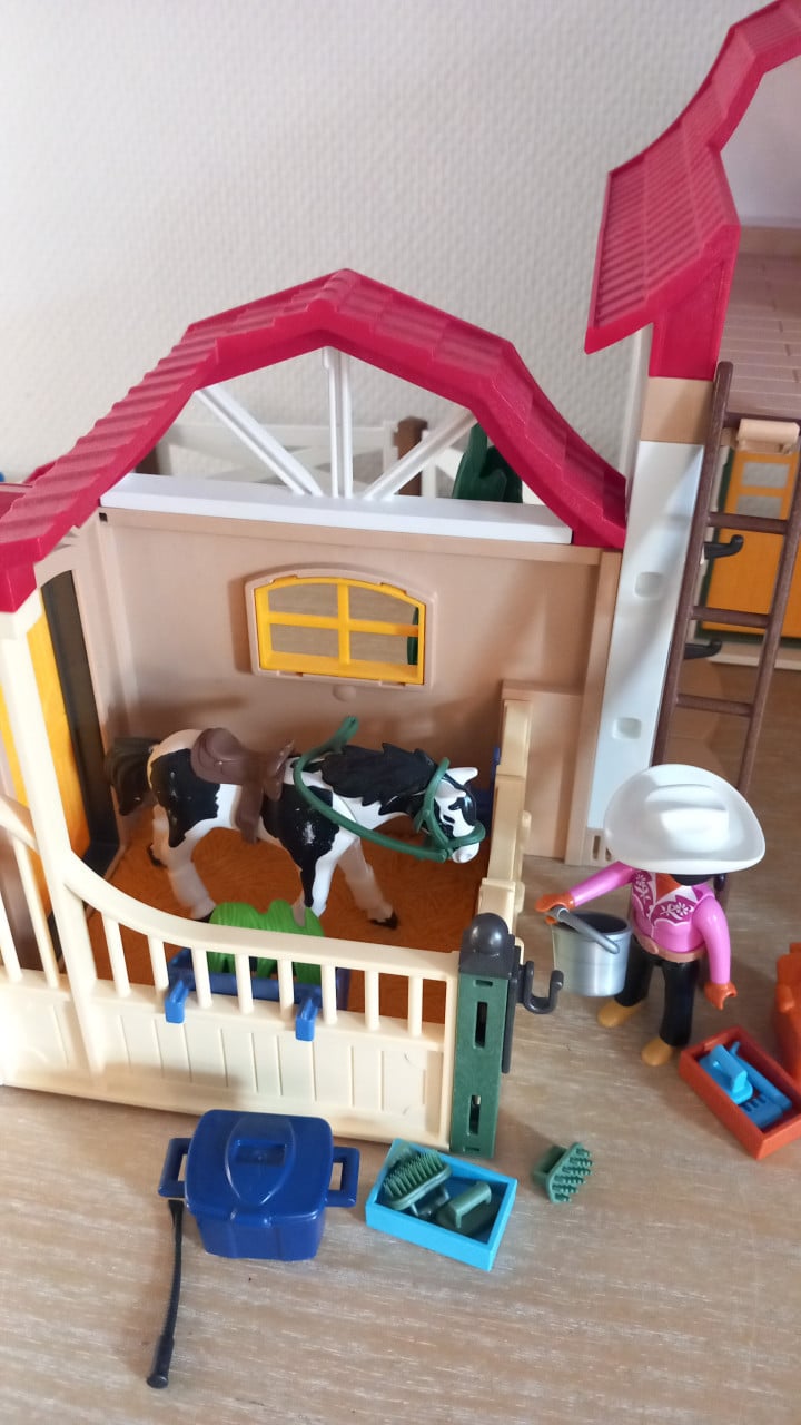 Playmobil manege met boxen en weides set 6926
