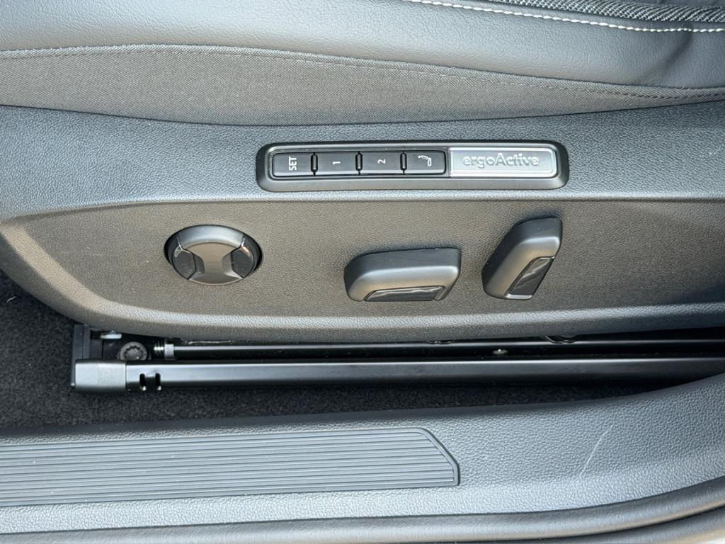 Volkswagen Golf 1.5 ehybrid 204pk style | 360 camera | ergo stoel | adapt. 