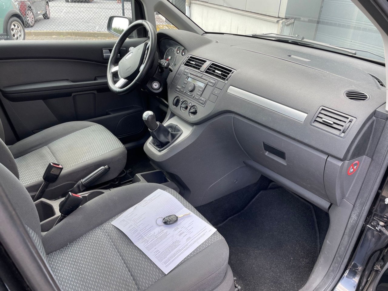 TE KOOP FORD FOCUS 1.8 16V MET RUIME KOFFERBAK VOL JAAR APK BIJ AFLEVERING