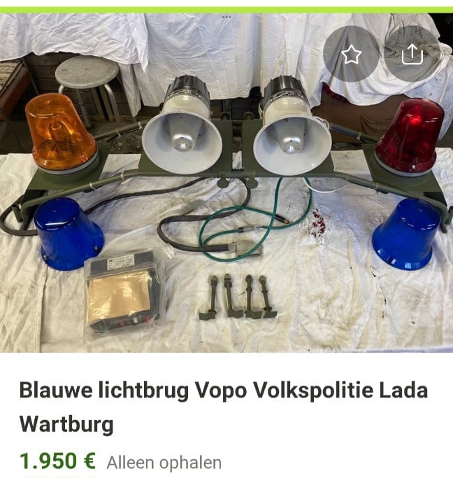 Lichtbalk Duitse volks polizei zwaailampen en geluid.