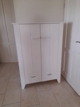 Prachtige stevige massief houten kast 100 x 37 x 142H (in goede staat )