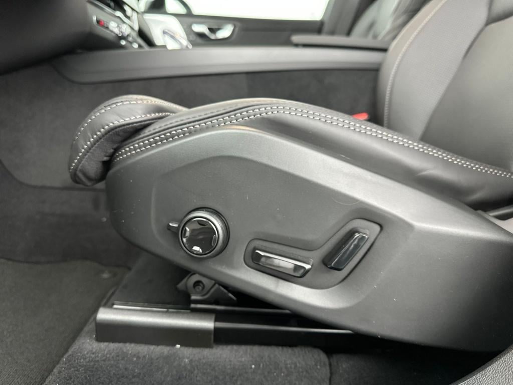 Volvo XC60 t8 awd ultra dark executive edition
