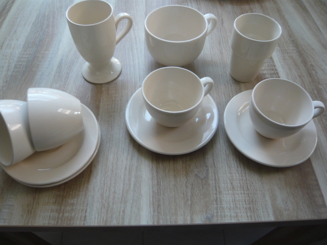 Doos vol Servies  / kop en schotels