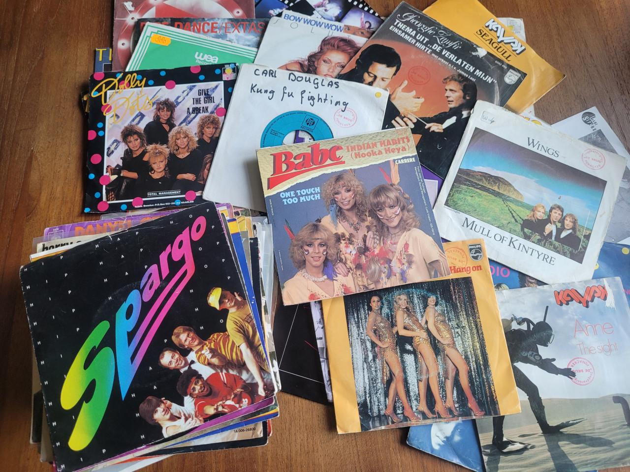 Verzameling van 80 singles